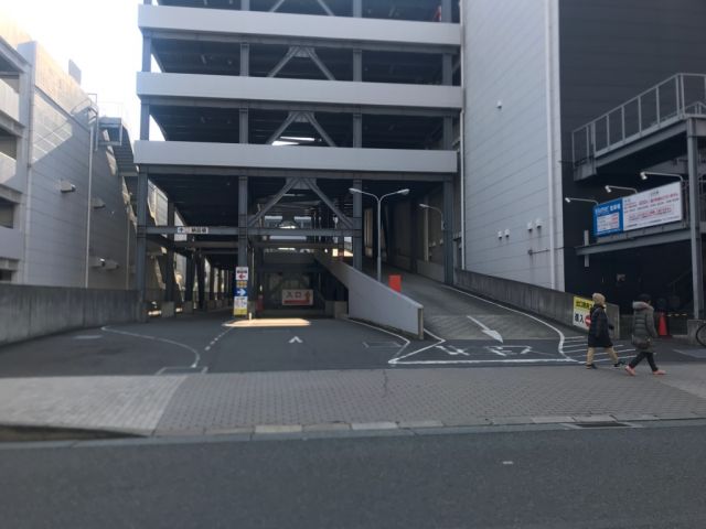 ブルメールHAT神戸駐車場